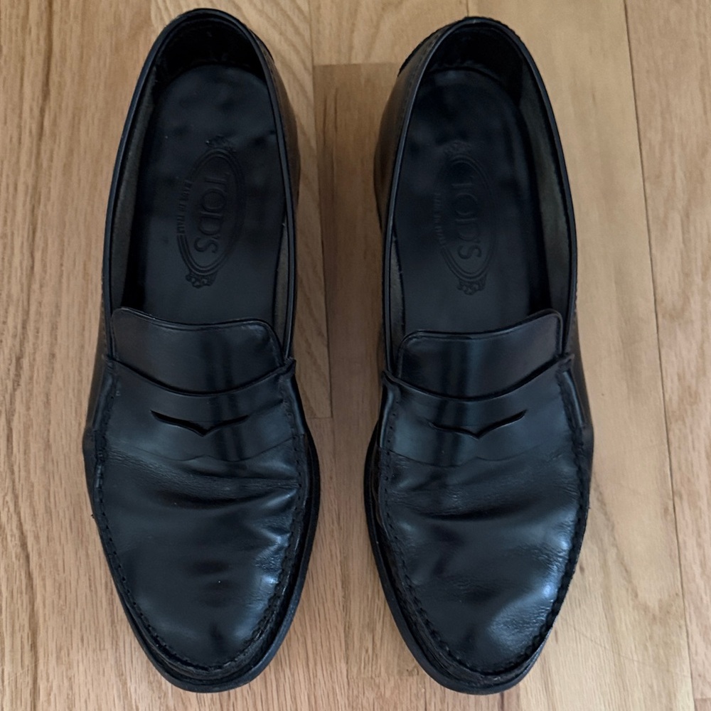 Tod's Black Leather Penny Loafers - Classic Slip-On Style men's 9.5